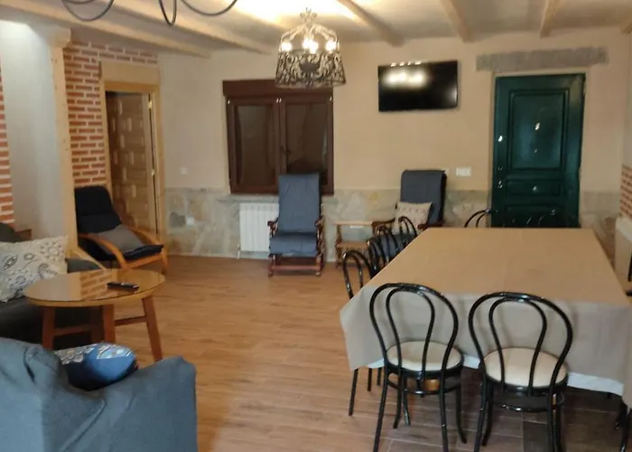 Banos De La Reina Con Piscina Climatizada 베가 드 산타 마리아