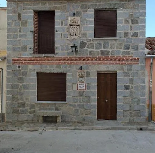 Banos De La Reina Con Piscina Climatizada 펜션 *