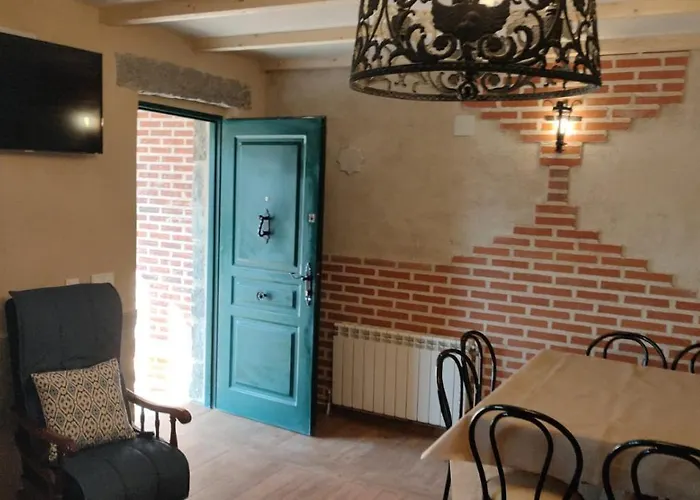 Banos De La Reina Con Piscina Climatizada 펜션 *