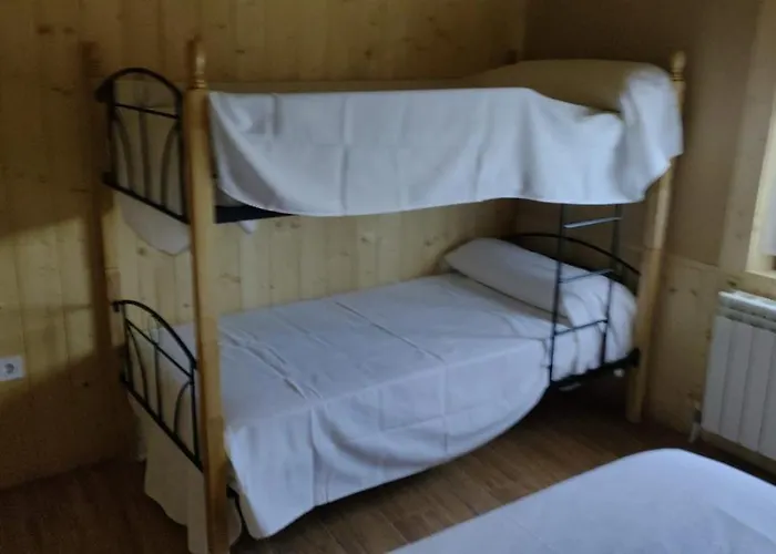 Banos De La Reina Con Piscina Climatizada 펜션 베가 드 산타 마리아