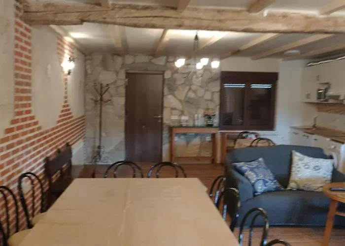 Banos De La Reina Con Piscina Climatizada 베가 드 산타 마리아