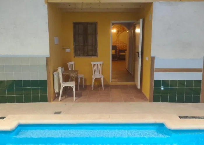 Banos De La Reina Con Piscina Climatizada